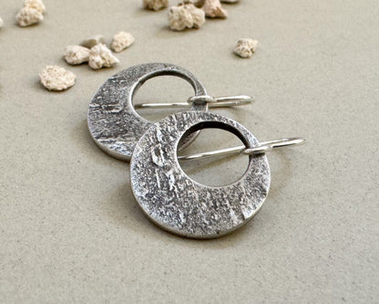 Small rock textured chunky silver hoops