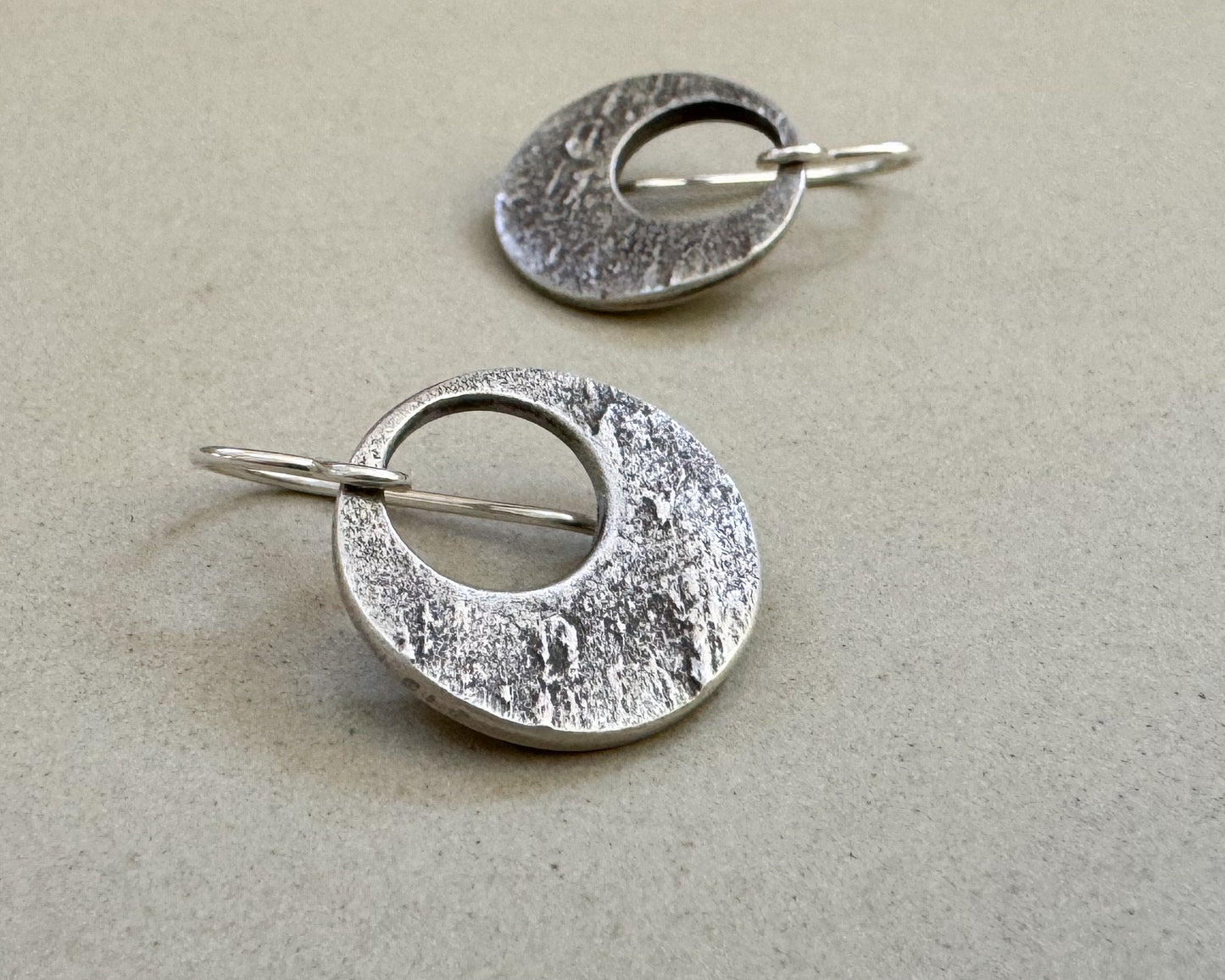 Small rock textured chunky silver hoops
