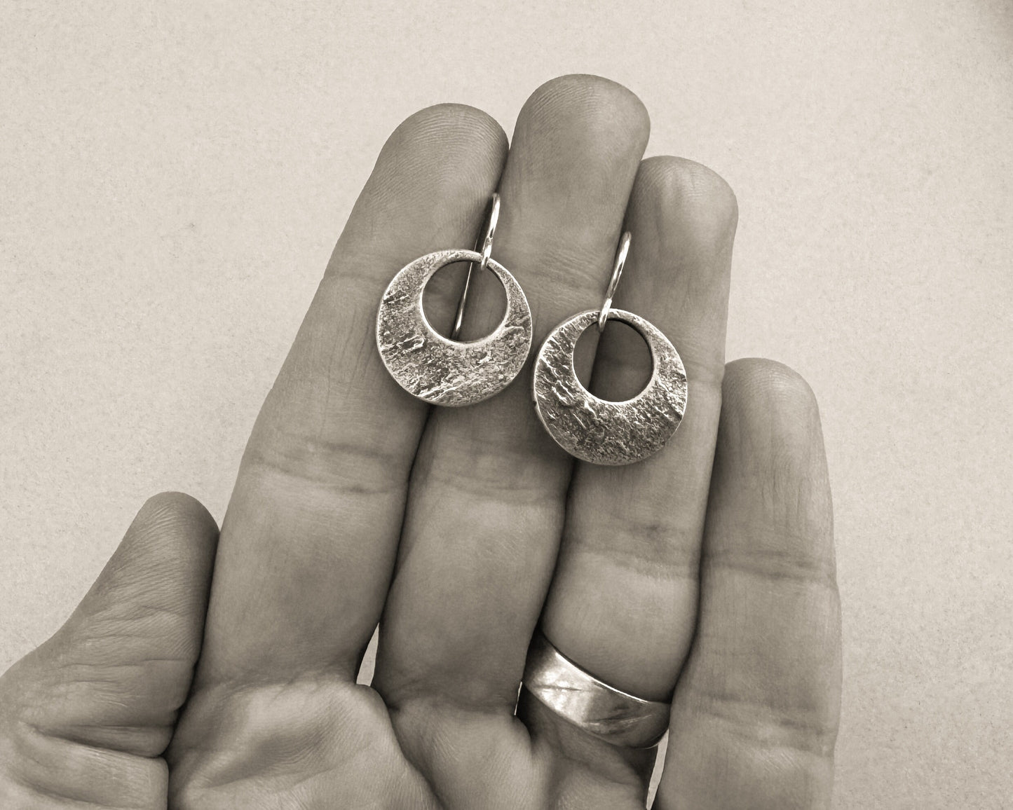 Small rock textured chunky silver hoops