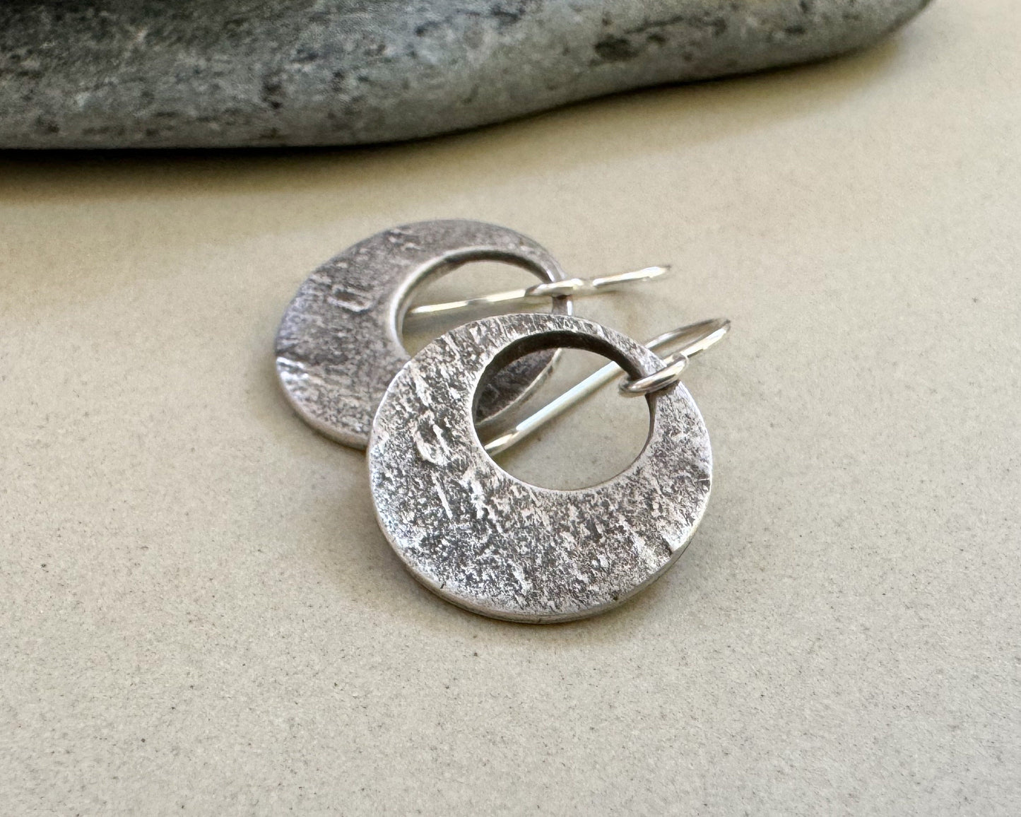 Small rock textured chunky silver hoops