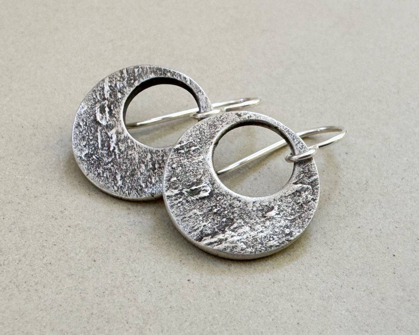Small rock textured chunky silver hoops