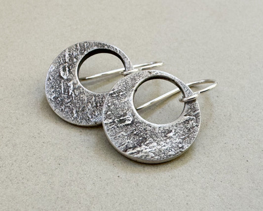 Small rock textured chunky silver hoops