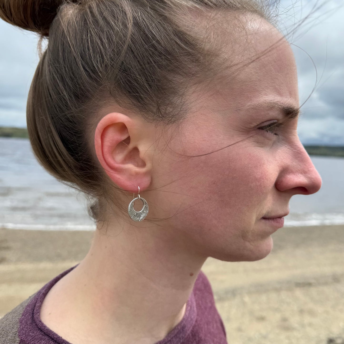 Small rock textured chunky silver hoops