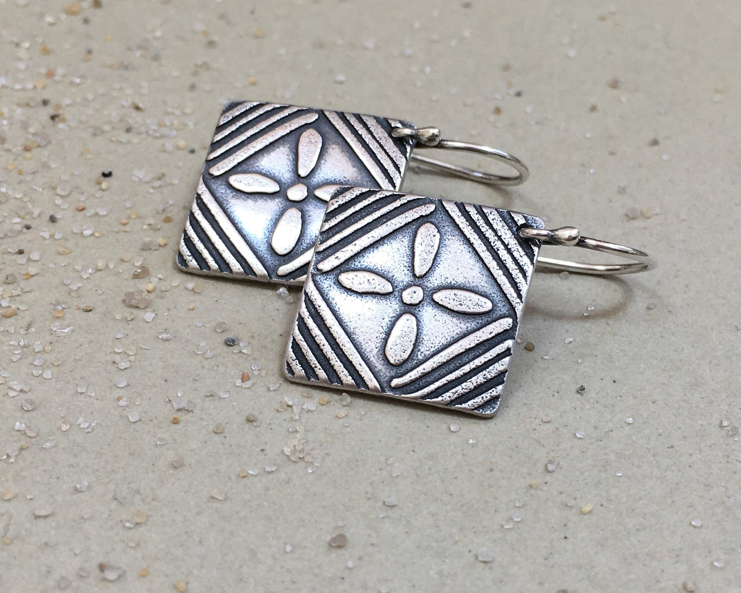 Flower and stripes earrings in oxidized sterling silver