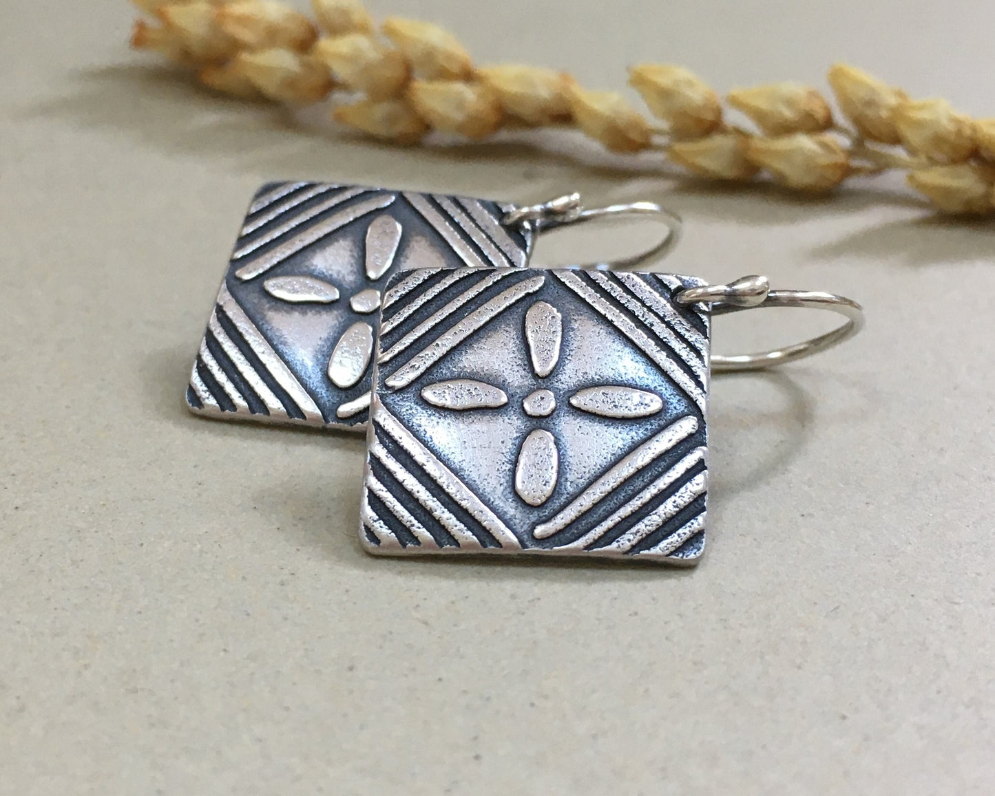 Flower and stripes earrings in oxidized sterling silver