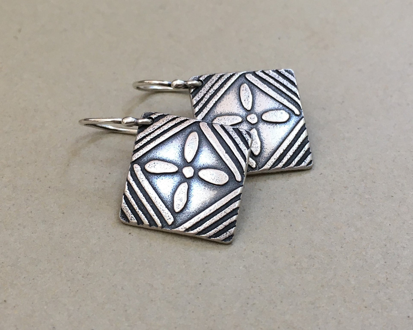 Flower and stripes earrings in oxidized sterling silver