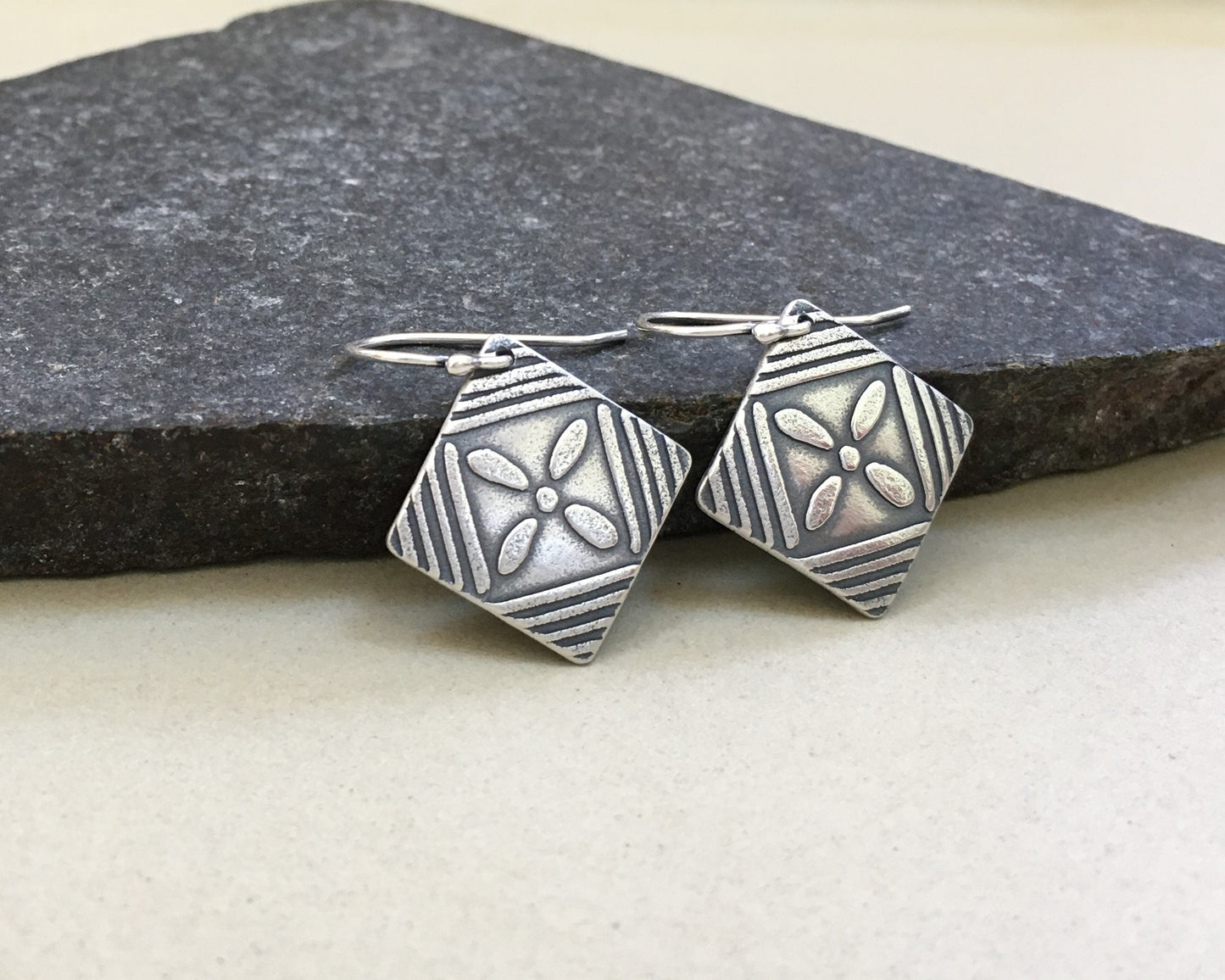 Flower and stripes earrings in oxidized sterling silver