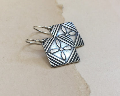 Flower and stripes earrings in oxidized sterling silver