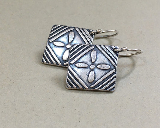 Flower and stripes earrings in oxidized sterling silver
